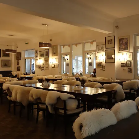 Отель Leezdorfer Hof 3*