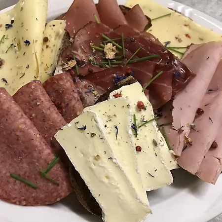 Hotel Leezdorfer Hof 3*